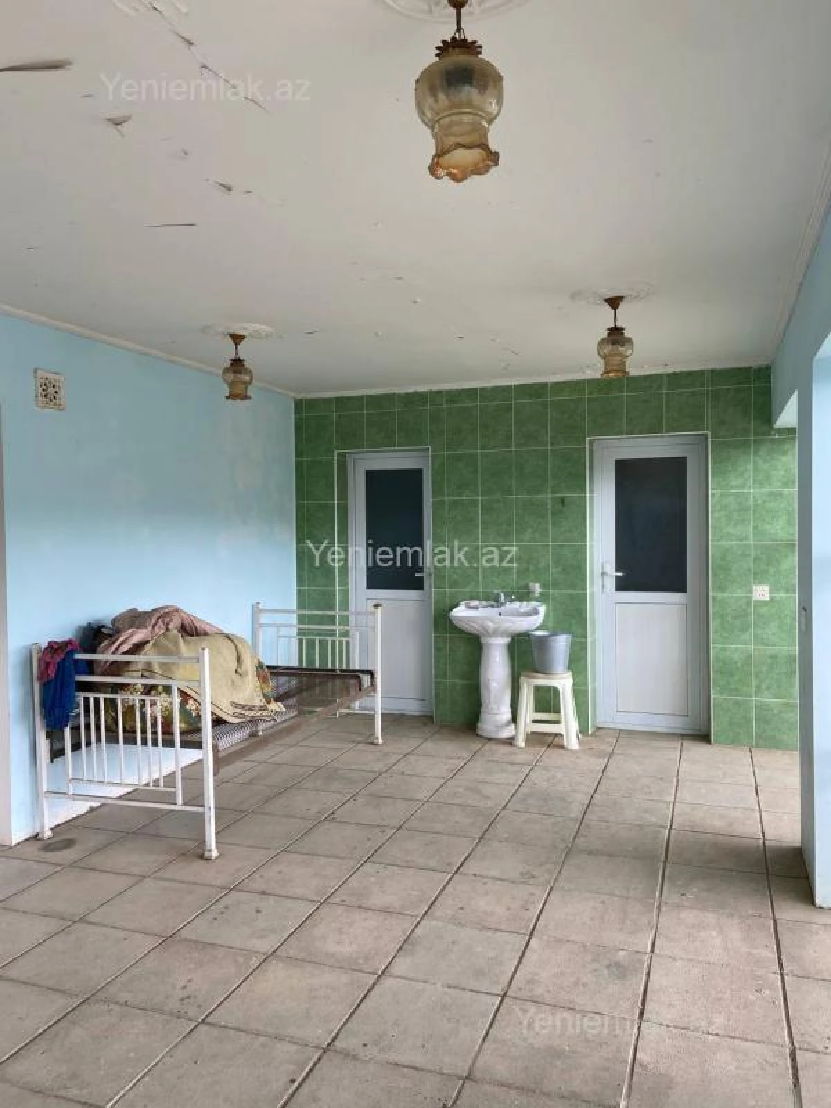 Satılır 9 otaqlı həyət evi 250 m²