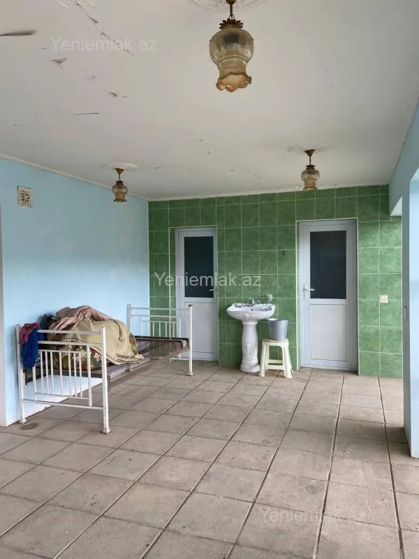 Satılır 9 otaqlı həyət evi 250 m²