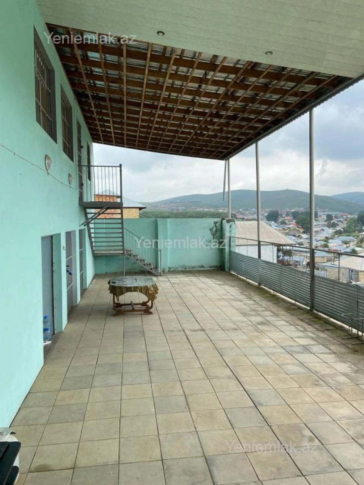 Satılır 9 otaqlı həyət evi 250 m²