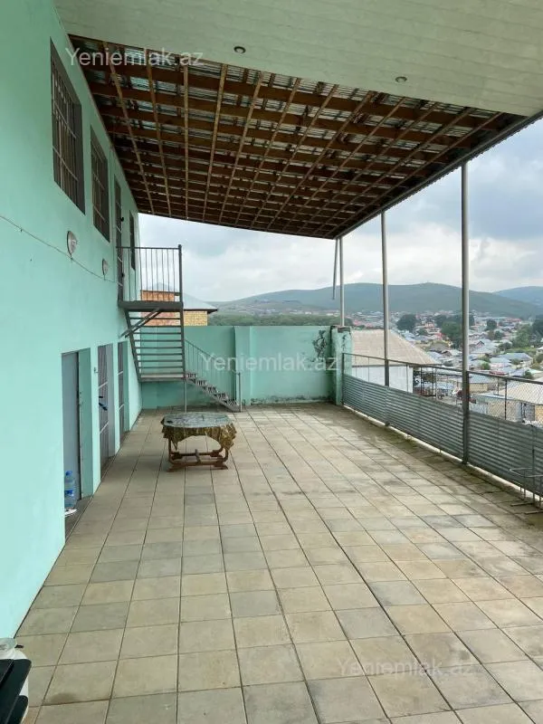 Satılır 9 otaqlı həyət evi 250 m²