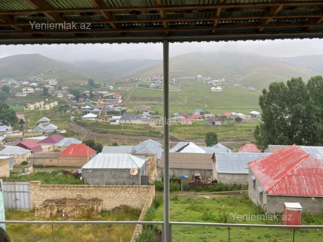 Satılır 9 otaqlı həyət evi 250 m²