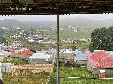 Satılır 9 otaqlı həyət evi 250 m²