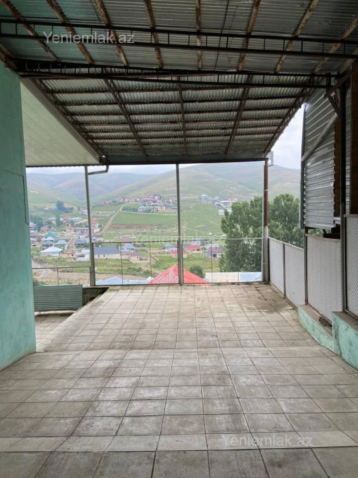 Satılır 9 otaqlı həyət evi 250 m²