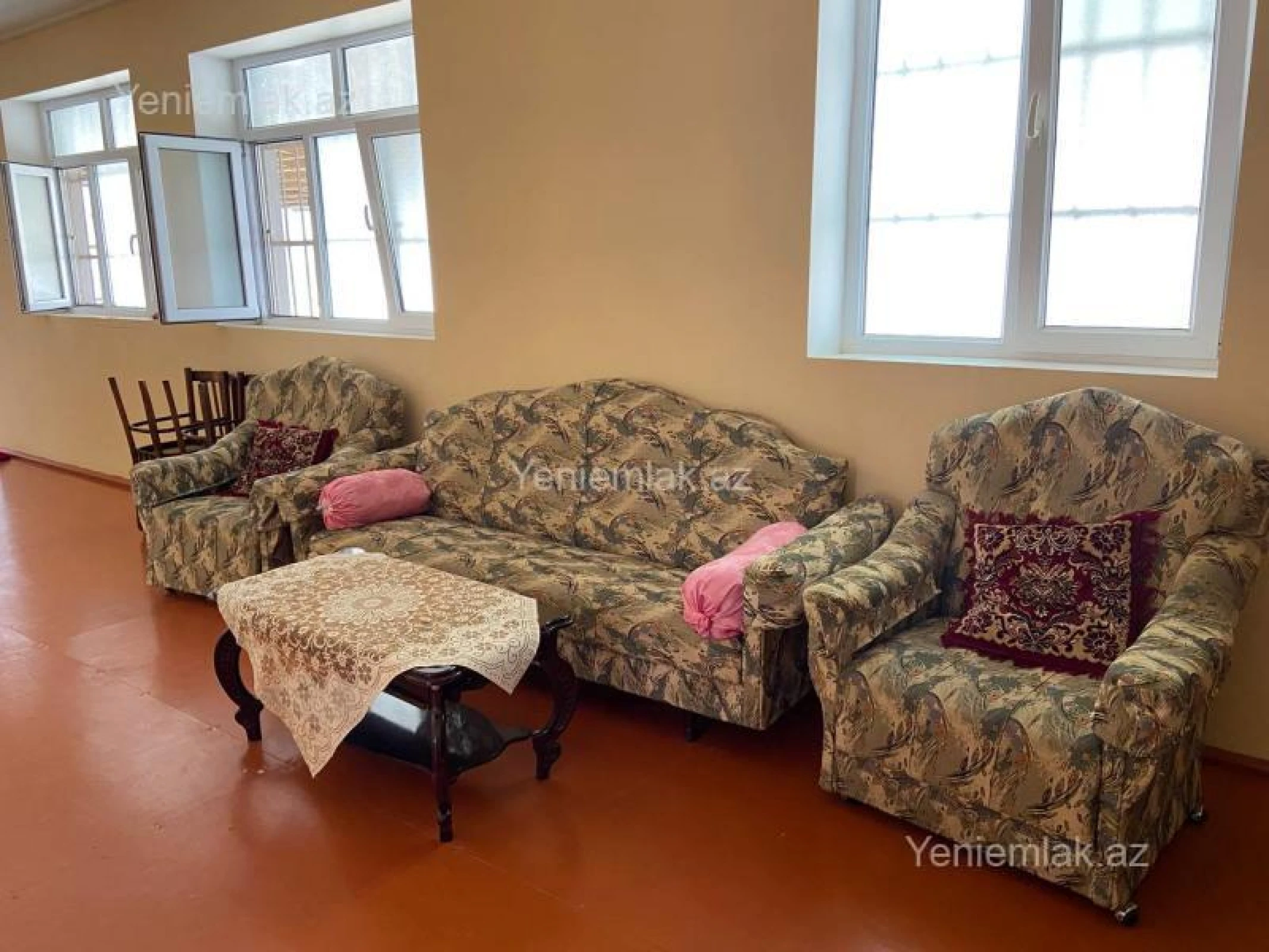 Satılır 9 otaqlı həyət evi 250 m²