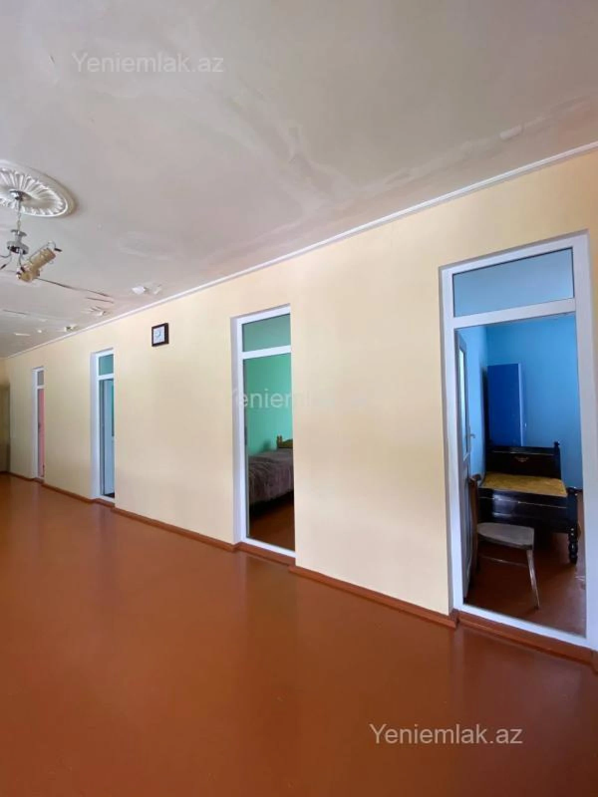 Satılır 9 otaqlı həyət evi 250 m²
