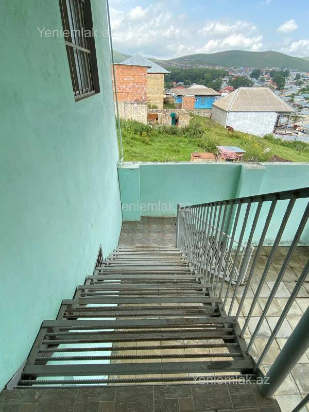 Satılır 9 otaqlı həyət evi 250 m²