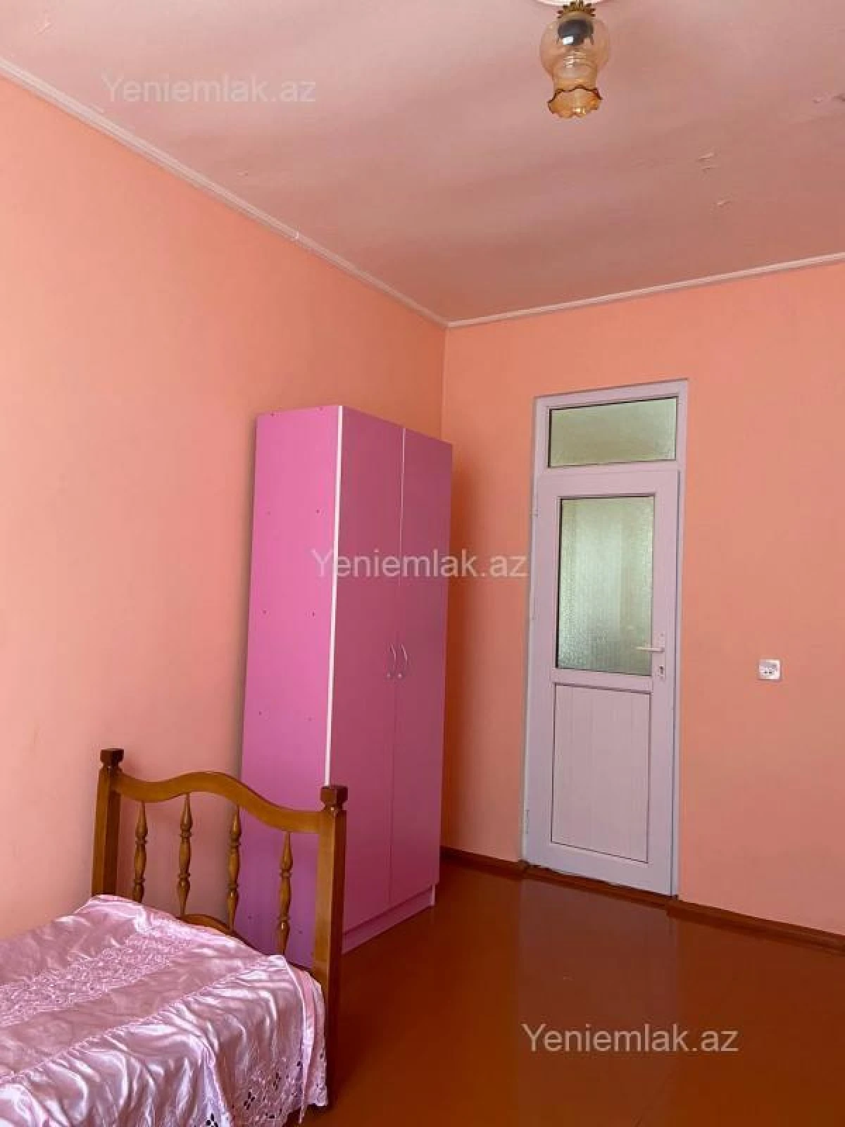 Satılır 9 otaqlı həyət evi 250 m²