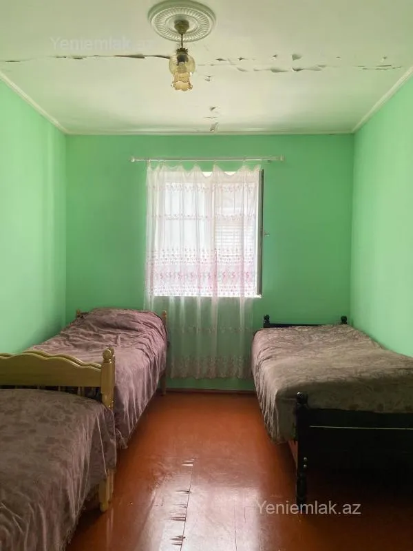 Satılır 9 otaqlı həyət evi 250 m²