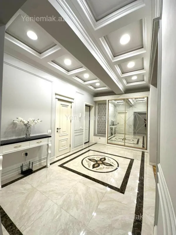 Satılır 3 otaqlı yeni tikili 136.5 m²