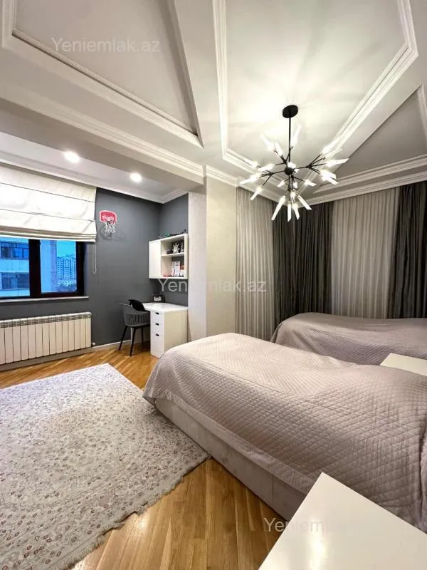Satılır 3 otaqlı yeni tikili 136.5 m²