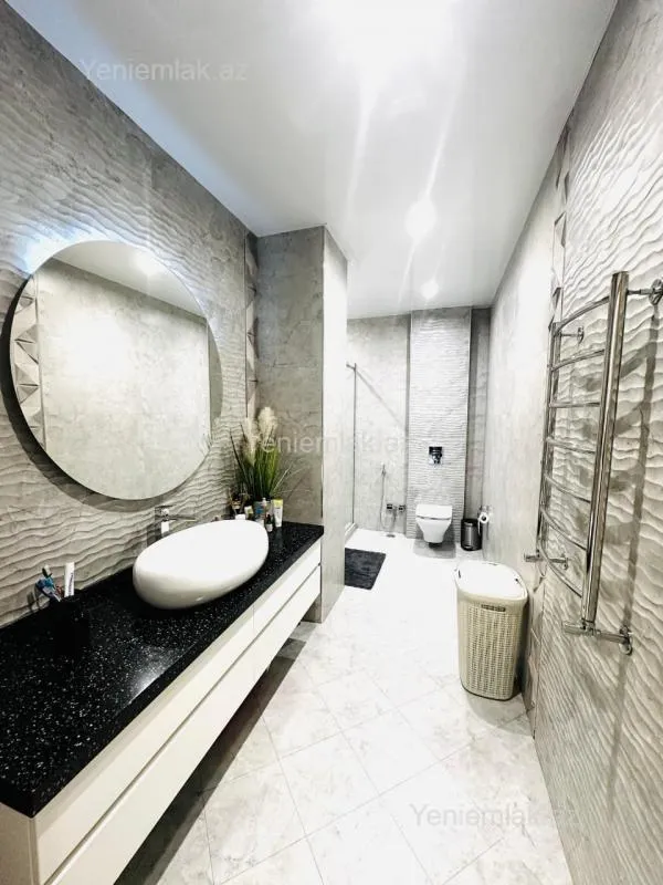 Satılır 3 otaqlı yeni tikili 136.5 m²