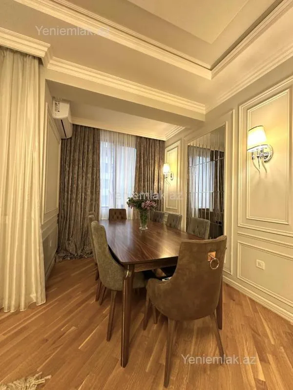 Satılır 3 otaqlı yeni tikili 136.5 m²