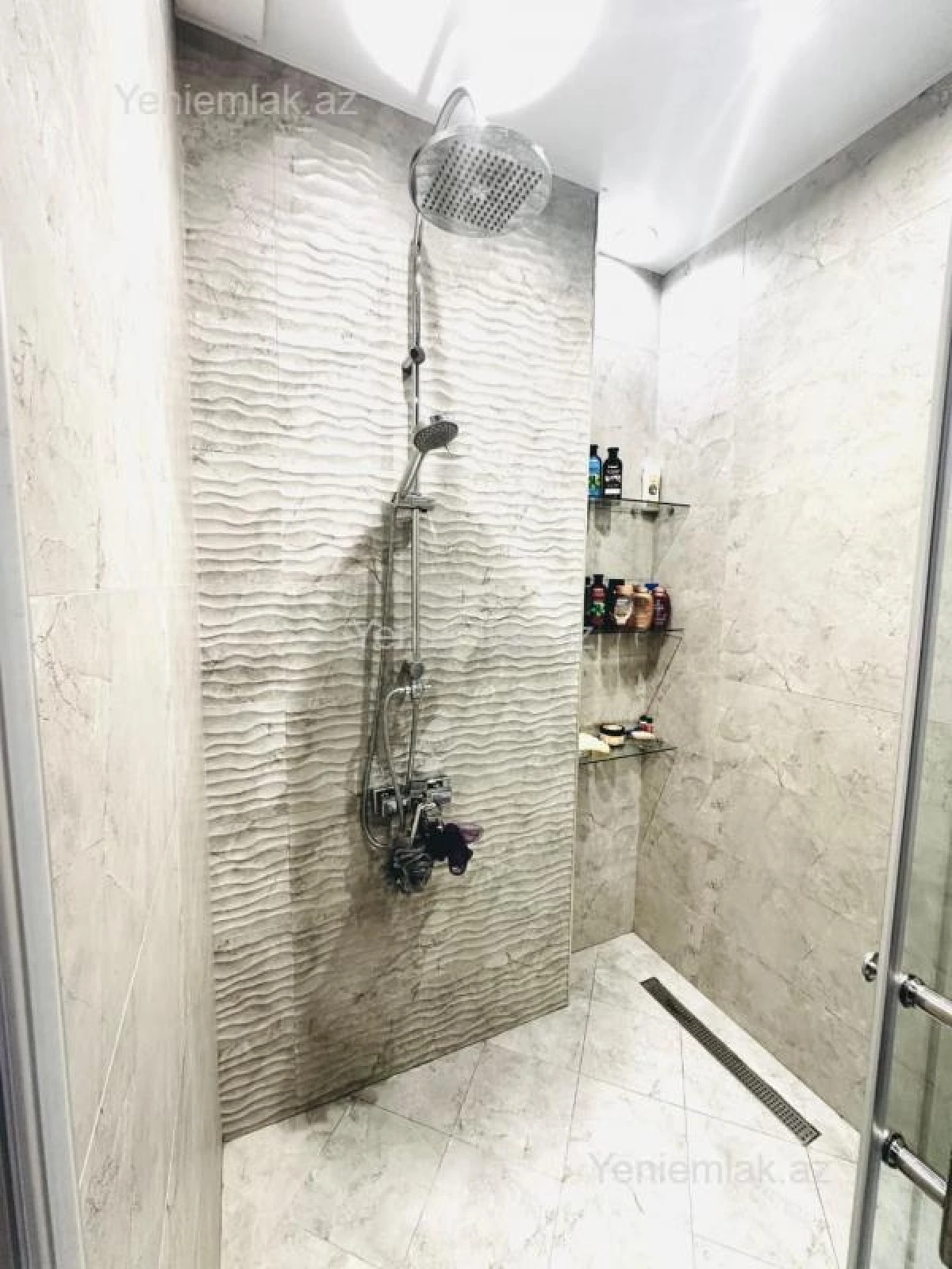 Satılır 3 otaqlı yeni tikili 136.5 m²