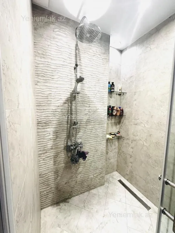 Satılır 3 otaqlı yeni tikili 136.5 m²