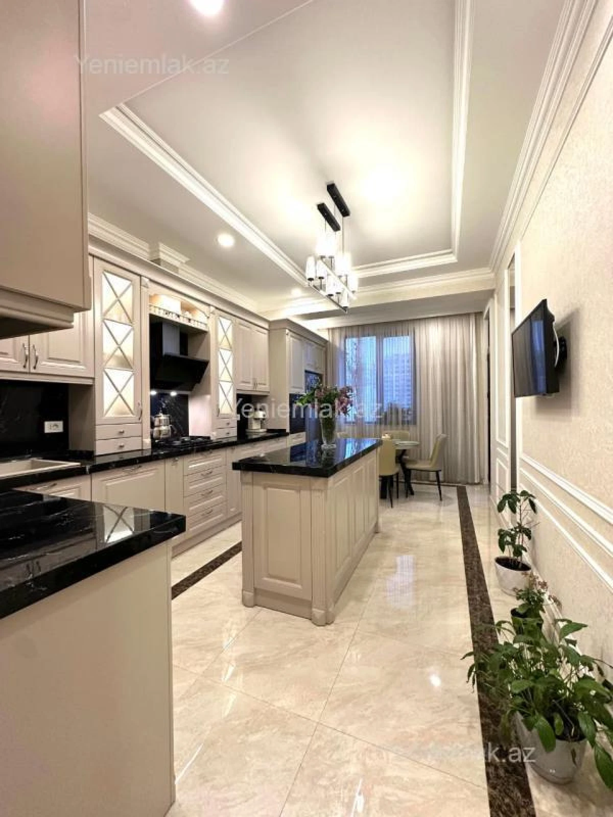 Satılır 3 otaqlı yeni tikili 136.5 m²