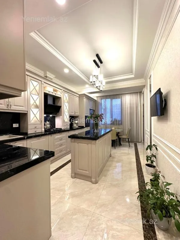 Satılır 3 otaqlı yeni tikili 136.5 m²