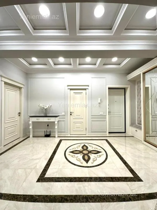 Satılır 3 otaqlı yeni tikili 136.5 m²