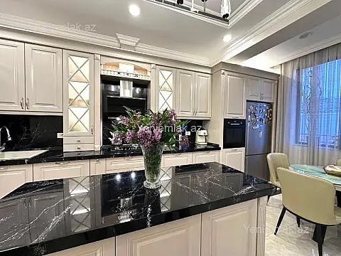 Satılır 3 otaqlı yeni tikili 136.5 m²