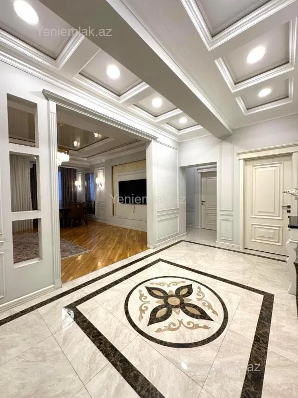 Satılır 3 otaqlı yeni tikili 136.5 m²