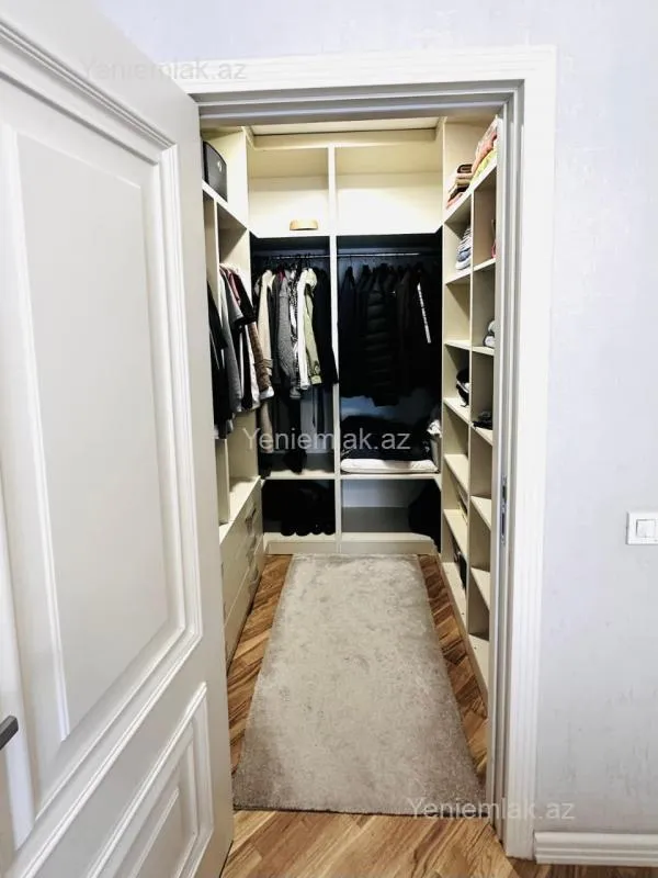 Satılır 3 otaqlı yeni tikili 136.5 m²