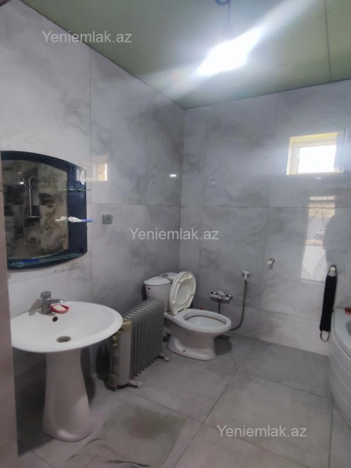 Satılır 5 otaqlı həyət evi 200 m²