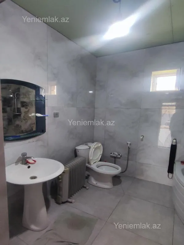 Satılır 5 otaqlı həyət evi 200 m²