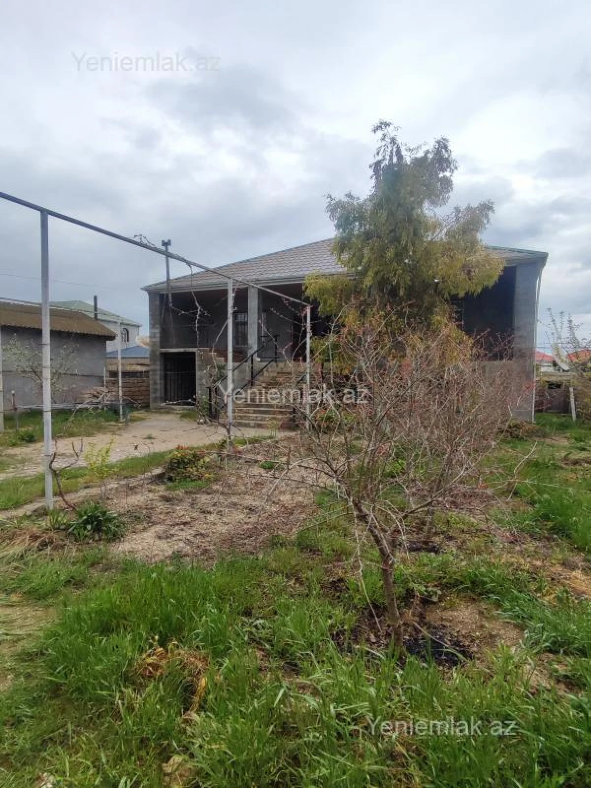 Satılır 5 otaqlı həyət evi 200 m²