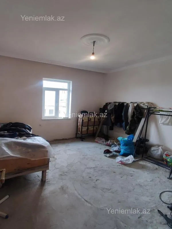 Satılır 5 otaqlı həyət evi 200 m²