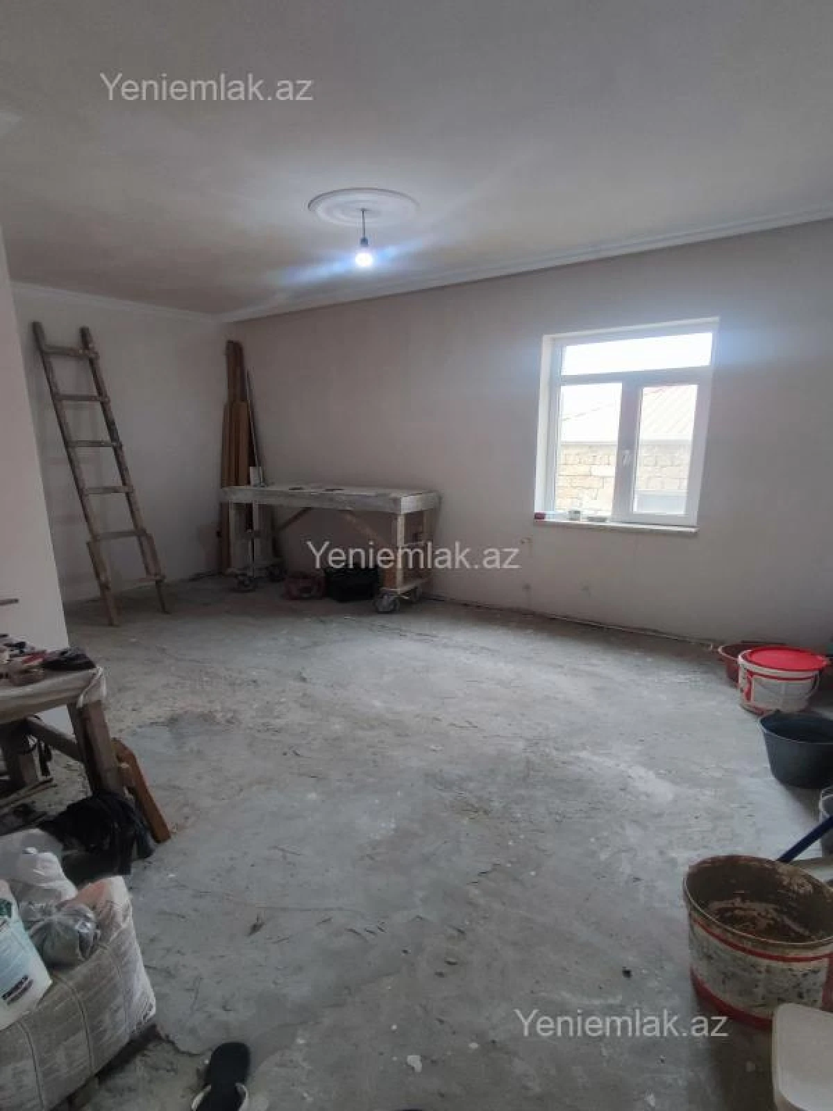 Satılır 5 otaqlı həyət evi 200 m²