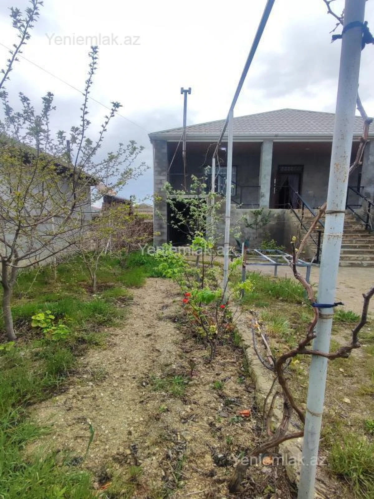 Satılır 5 otaqlı həyət evi 200 m²