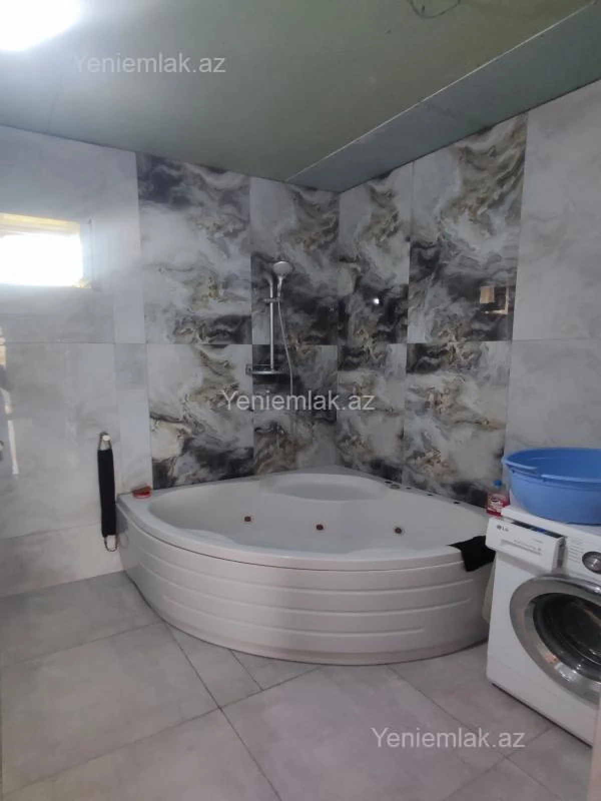 Satılır 5 otaqlı həyət evi 200 m²