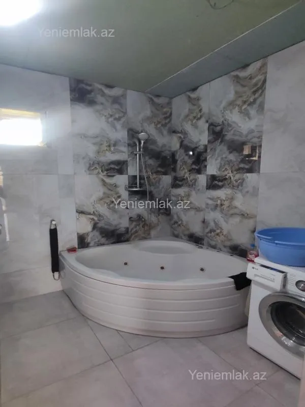 Satılır 5 otaqlı həyət evi 200 m²