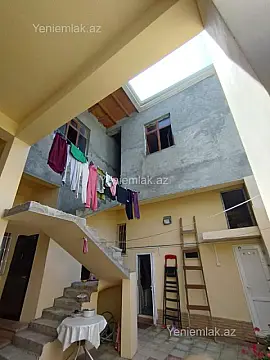 Satılır 8 otaqlı həyət evi 200 m²
