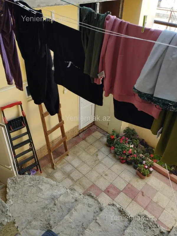 Satılır 8 otaqlı həyət evi 200 m²