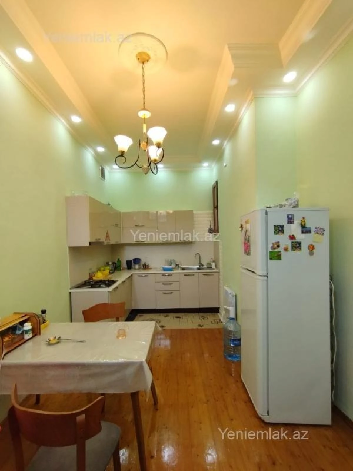 Satılır 8 otaqlı həyət evi 200 m²