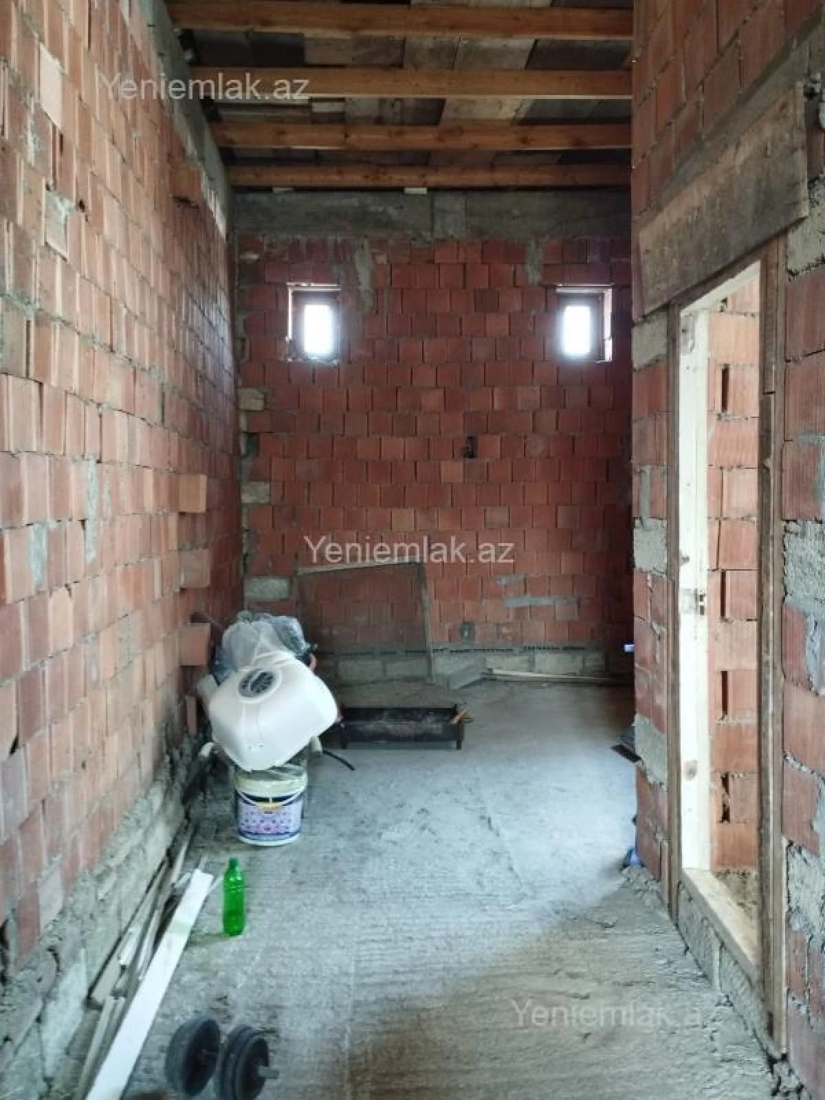 Satılır 8 otaqlı həyət evi 200 m²