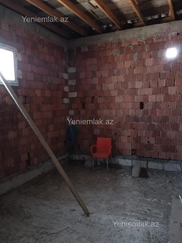 Satılır 8 otaqlı həyət evi 200 m²