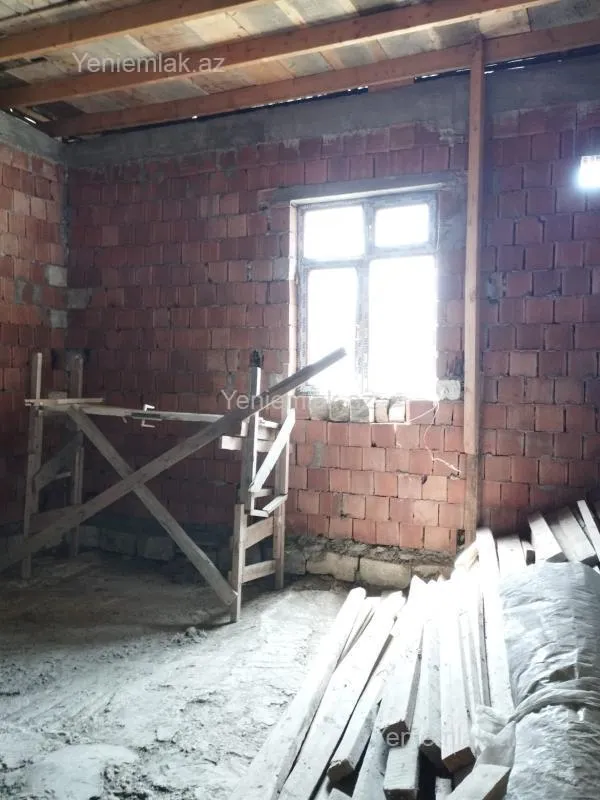 Satılır 8 otaqlı həyət evi 200 m²