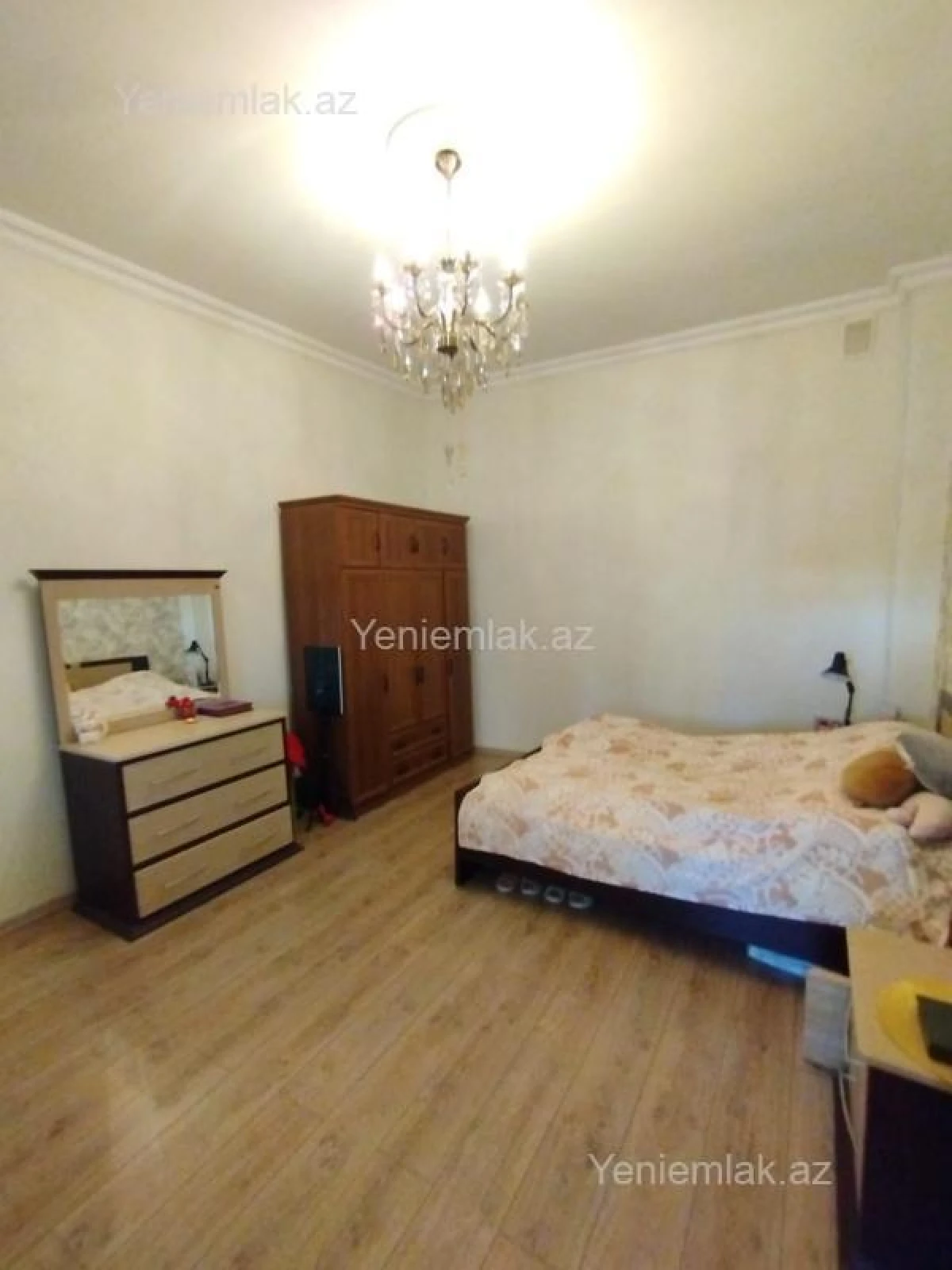 Satılır 8 otaqlı həyət evi 200 m²