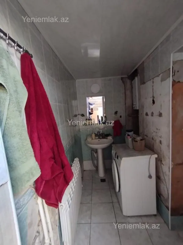 Satılır 8 otaqlı həyət evi 200 m²