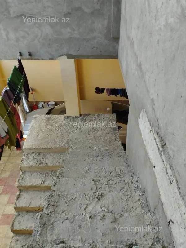 Satılır 8 otaqlı həyət evi 200 m²