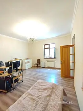 Satılır 8 otaqlı həyət evi 200 m²