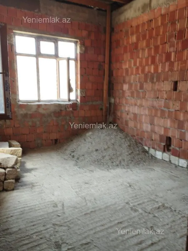 Satılır 8 otaqlı həyət evi 200 m²