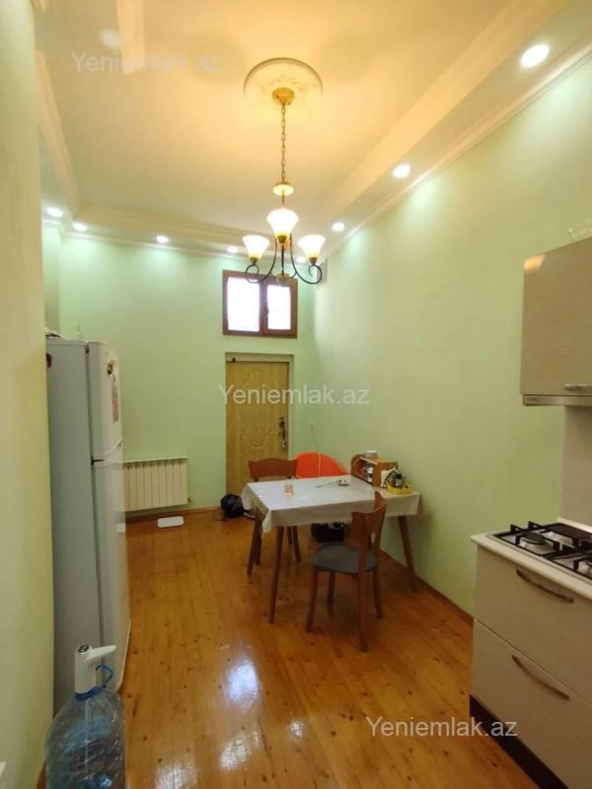 Satılır 8 otaqlı həyət evi 200 m²