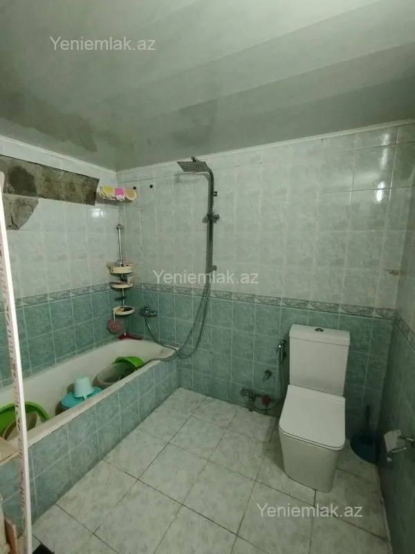 Satılır 8 otaqlı həyət evi 200 m²