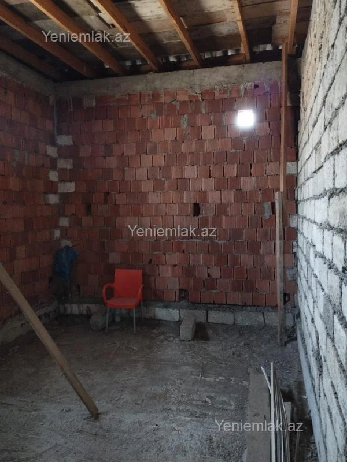 Satılır 8 otaqlı həyət evi 200 m²