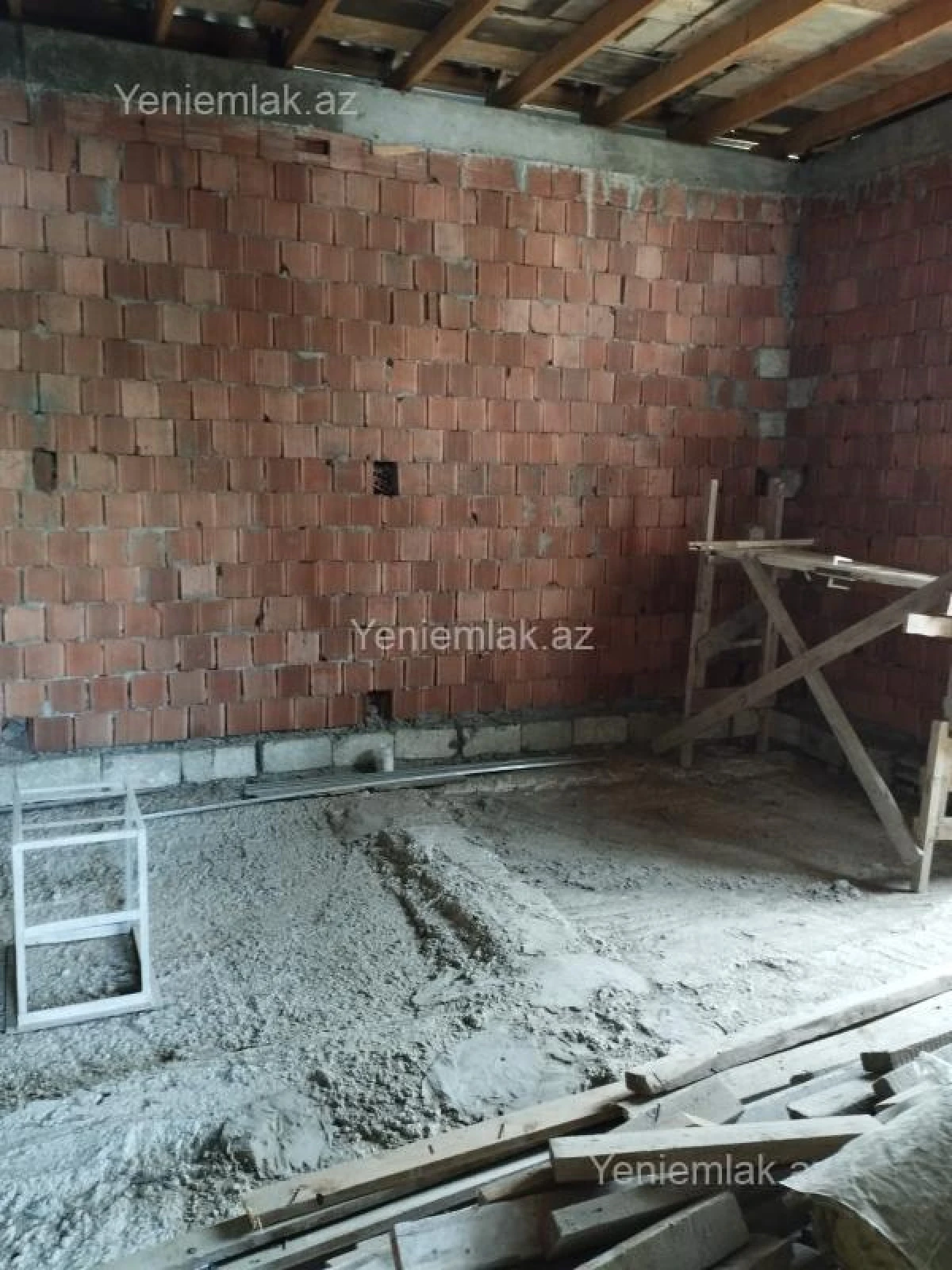 Satılır 8 otaqlı həyət evi 200 m²