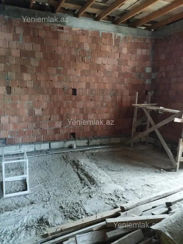 Satılır 8 otaqlı həyət evi 200 m²