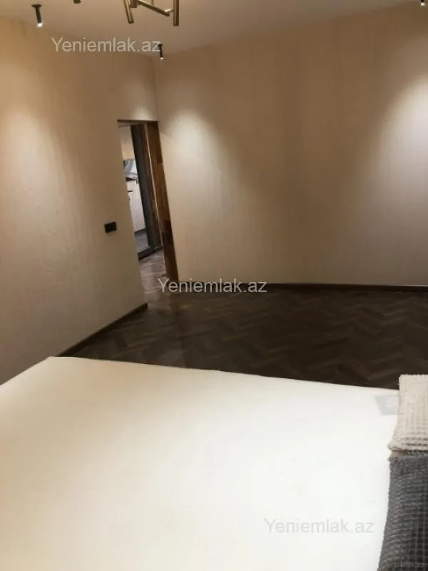 Satılır 2 otaqlı köhnə tikili 65 m²