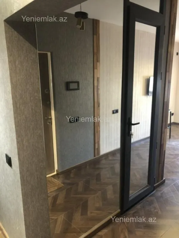 Satılır 2 otaqlı köhnə tikili 65 m²